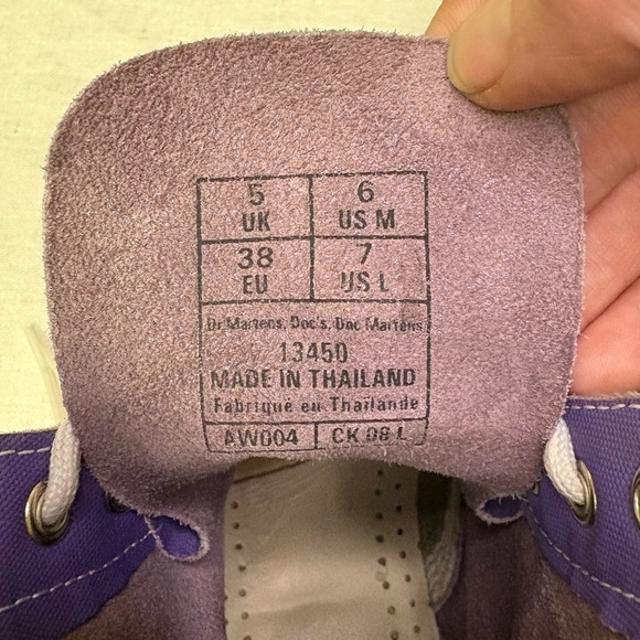 Dr Martens 13450 Mens 6 Women’s 8 RARE Purple White Sole Lace Up Boots Like New - Picture 6 of 11